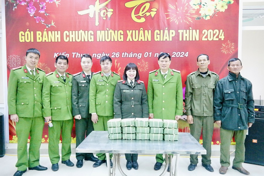 Công an huyện Kiến Thụy: Sôi nổi Hội thi gói, nấu bánh chưng mừng Xuân Giáp Thìn 2024